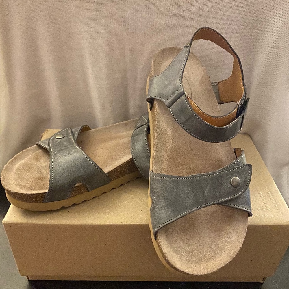 Taos Luvie Sandal in Steel